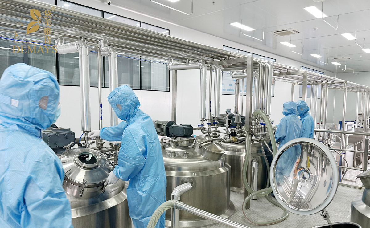 如何判断化妆品工厂的生产设备是否符合要求？