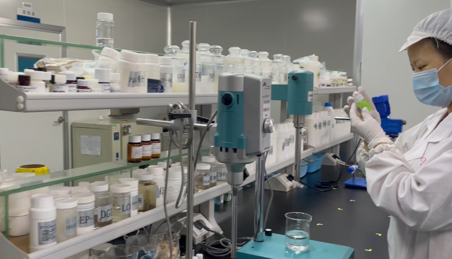 化妆品工厂如何满足客户的贴牌定制个性化需求