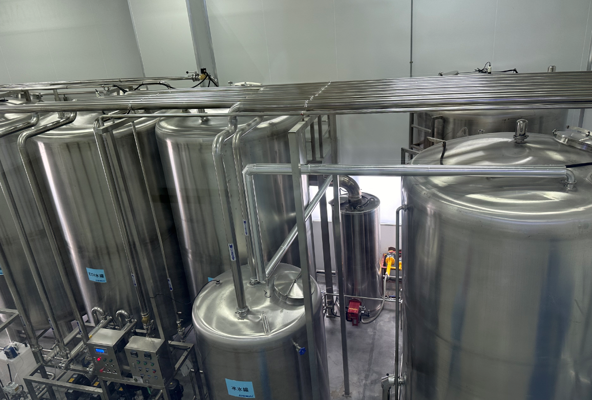 品牌商找化妆品加工工厂贴牌好还是拿现货好