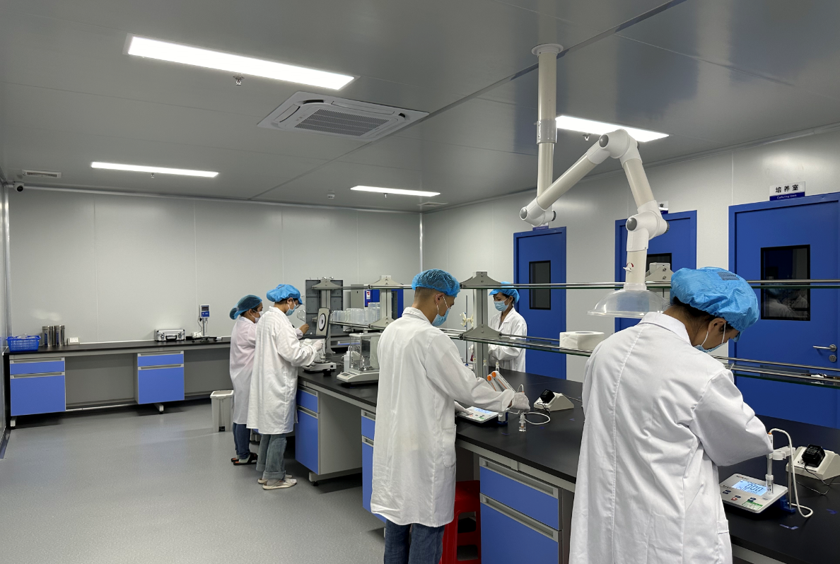 找工厂合作生产一款精华护肤品，怎么找，需要准备什么